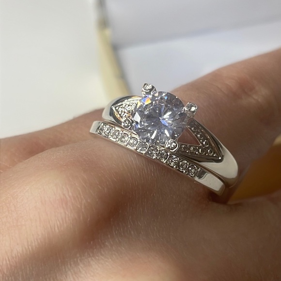 Silver Tone Crystal Ring Set 💎 - Picture 3 of 5